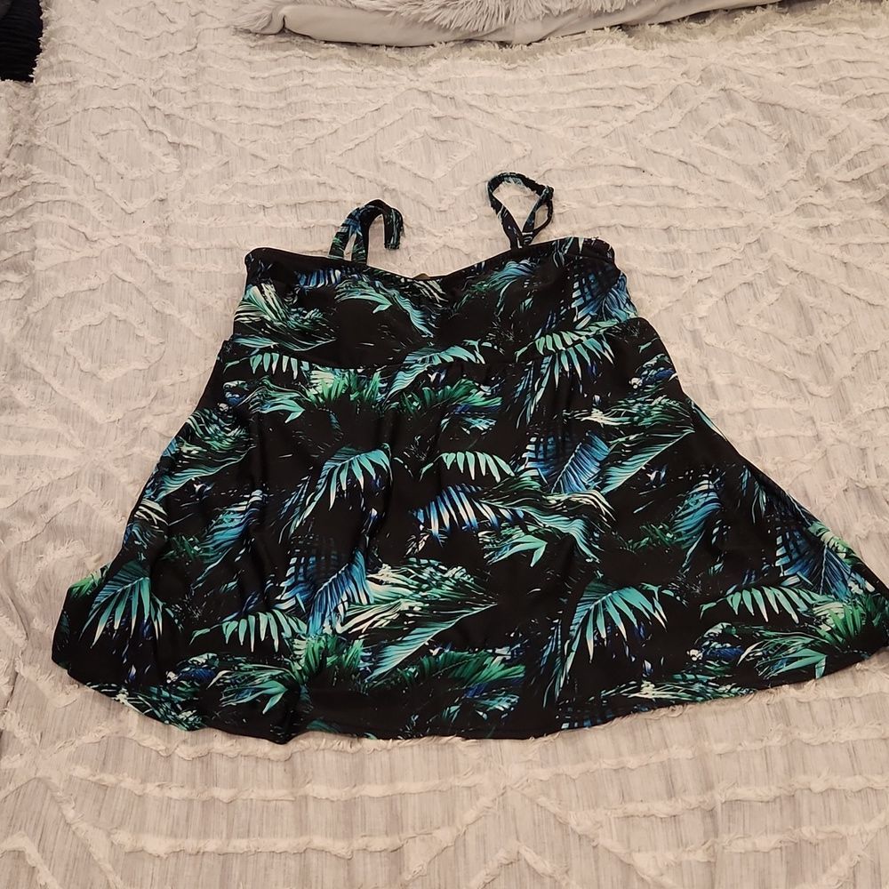 Torrid "palms forrest" Wireless Mid Strapless Swim Dress With Brief size 2! - Picture 5 of 12
